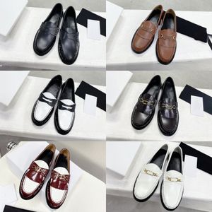 Z pudełkiem Złote Klucz Mokasyna Dekoracja Buty Luksusowe kobiety Fartuch Fartuch Slip-On Flat Shoe Oryginalna skóra skóra damska 35-40 W8KO#