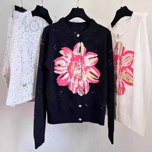 Kvinnors stickor Tees Designer Brand Spring och Summer New Products, Flower Brodery Sequin Sticked Cardigan Jacket For Women QGLW