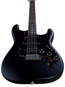 Nova guitarra elétrica de cor preta fosca de chegada, corpo sólido, braço de pau -rosa, pickguard preto com linha vermelha, captadores ssh