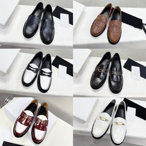 Kutu ile Altın Toka Dekorasyon Loafers Elbise Ayakkabı Lüks Kadın Önlük Ayak Parçaları Slip-On Düz Ayakkabı Orijinal Deri Deri Eur 35-40