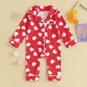 Långärmad baby pojkar flickor sömnkläder pyjamas jumpsuits lapel krage hjärttryck knapp upp rompers födda loungewear kläder 240418