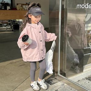 Jackets Girls Coat 2024 한국 봄과 가을 외국 스타일 패션 야외 재킷 방수 단색 어린이 옷