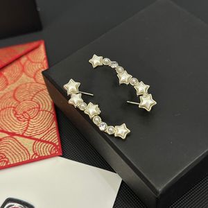 Berömda designermärke Luxurys Desinger Brosch Women Rhinestone Star Letter Brosches Suit Pin Fashion Jewelry Clothing Decoration Top Quality Accessories Gifts