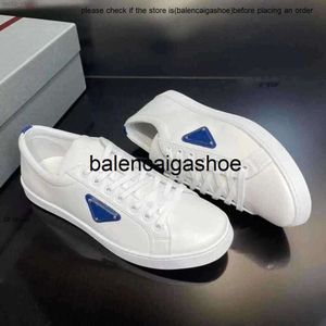 Pradshoes White Prades tênis pretos tênis escovados sapatos de couro Prax Men Lace Up Over Outdoor Treinadores de borracha Man Homem Casual Comfort Walking