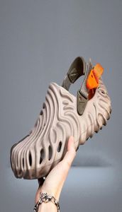 Tasarımcı Sandal Sandal Toka Erkek Kadın Slaytlar Kayma Plaj Ayakkabı Stratus Kestane Salatalık Spackle Menemsha Sabahları6353834