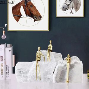 Natural Crystal Stone Base Brass Figures Sculpture Desk Decoration Ornament Creative Alloy Crafts Abstrakt karaktärsstaty 240426