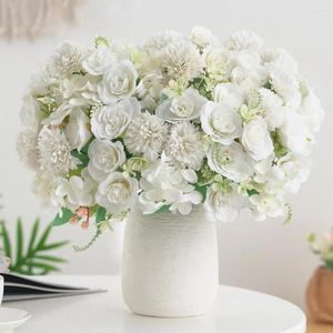 Dekorativa blommor bröllop falska blommor konstgjorda rose elegant blommor bukett för hemmakontorets bord mittpunkt