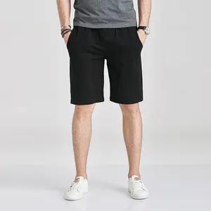 Calça masculina shorts com vazamentos especiais para esportes de malha versáteis e de malha versáteis de verão e casual