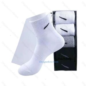 Męskie skarpetki Designer Klasyczny czarny biały szary unisex socken klasyczny meas hook solidny kolor piłki nożnej koszykówka sporty sporty w kalcynach calzini 5 par