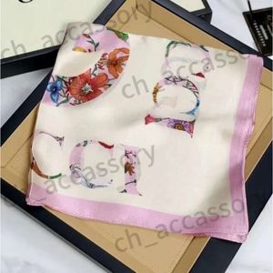 Silk Cucci Scarf Head Scarfs Women Winter Luxurious Scarf Classic Letter Pattern Designer Shawl Cucci Gift Soft Touch över 70-90cm 753 657