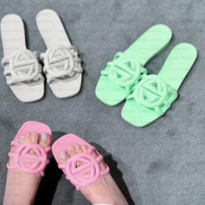 10A Дизайнерские тапочки Женщины переполняют слайды резиновые сандалии.