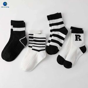 Barnstrumpor 4 par /lot Baby Socks For Kids Girls Boy Cotton Stripe Sticks Socks Winter Warm Barn Sport Socks Toddlers Miaoyoutong Y240504