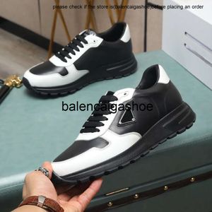 Pradshoes stylish shoes shoes أحذية براديس إعادة شهيرة الرجال من الجلد النشed متماسكة النسيج المتقاع