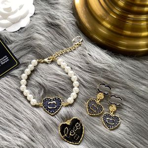 Designer Heart Coperoncello Lettera Collana Lettera Bracciale Pins Stullo Anello Orenatura Earring Key Chain Pearl Love Collace Abita