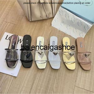 pradshoes Sandal Prades Pvc Slippers Jelly Women Shoes Beach Flip Flops Clear Thong Triangle Buckle Designer Flat Brand Crystal Slides Fashion Low Heels Women