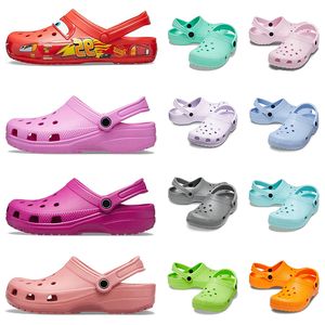 Sandals Designer Sandals Classic da donna Mens Buckle Beach Platform Slides Waterproof Charms Rigori Scivolare su pantofole Bianco bianco rosa blu rosse rosse rosse flip marrone sandale