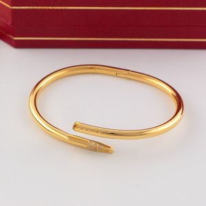 Fashion Love Nail bracelet Stainless Steel Bracelet Classic high-quality Couple Bracelet Women's Men's Bangle