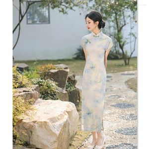 Ubranie etniczne w chińskim stylu długim rękodzie Cheongsam 2024 Spring Fashion Ulepszona siatka młodej dziewczyny