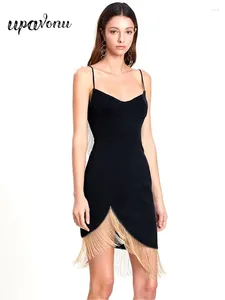 Sıradan Elbiseler Kadınlar Açık Back Bandage Spagetti Kayış Kolsuz Tassel Zincir Tasarım Bodycon Asimetrik Elbise Akşam Partisi Vestidos