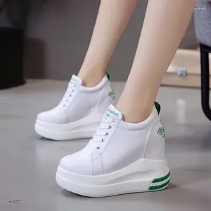 Fitness Shoes 2024 Mulheres tênis Treinadores de plataforma casual White 10cm saltos de outono cunhas de outono altura da mulher respirável aumentando