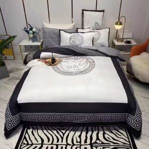 Designer King Fashion Size Bedding Sets 4pcs/set Printed Silk Queen Duvet Cover Bed Sheet Fashion Pillowcases Comforter Covers s