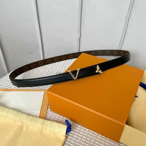 Mirror Quality Classic Designer Belt for Men rostfritt stål V Buckle Real Leather Mens Belt Retro Luxury Gold Plating Womens Belt 20mm Reversible Belt W011