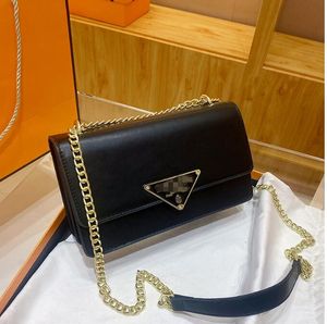 2024 Projektantka na ramię dla kobiet łańcuch mody Casual Crossbody Cover Cover Magnetic Cross Body Ladies Mini torba P1