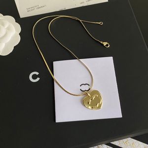Gold Plated Brand Designer Heart Shaped Fashionable Charm Womens High Quality Pendant Necklace With Box
