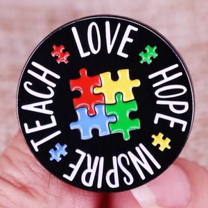 Citações autistas pinos de esmalte Cuidado Autismo ensinar amor crianças broches brocheu peças de quebra -cabeça jóias de lapela para instituições psicológicas