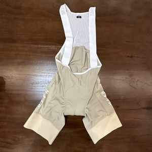 2024 Летняя команда Bib Evo Bicycle Bib Shorts Mens Road Bike Bib легкий вес Lycra, дышащая ткань 5-часовая велосипедная подушка фиолетовый 240428