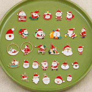 チャーム10pcs/lotクリスマスサンタクロースオイルエナメルDIYバッグイヤリングネックレスジュエリー手作りペンダントを作る