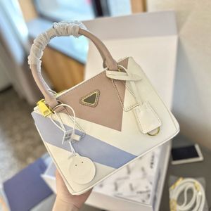 Triangle P Designer Borsa Hobo di alta qualità Donne di lusso Borse di moda di lusso Coin Portafogli Organizzatore cosmetico Borsa da viaggio per campeggio Make Ladies Cluch Borse