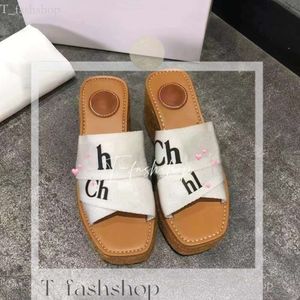 2024 Gratis frakt Top Woody Chypre Sandaler Mules Flat Slides Light Tan Beige White Black Pink Blue Lace Lettering Canvas Slippers Womens Summer Outdoor Indoor 544