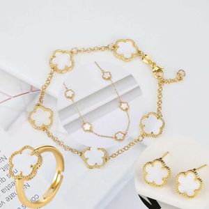 Chain Creative Hot Selling Jewelry Set Womens Gift Luxury Five Leaf Petals Three Grass 18K Gold Plating High Quality H240504