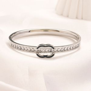 Novos estilos Bangle Letter Designer de marca Bracelets ouro banhado a aço inoxidável homem feminino pulseira mangueira banglles de festas de casamento de festas de casamento jóias de alta qualidade