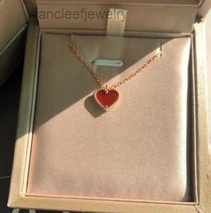 Tasarımcı Yonca Kolyeler 925 Gümüş Küçük Kırmızı Kalp Kolye Kadınları 18K Aşk Akik Klavikül Zinciri Gül Renk Hediyesi Fj5u