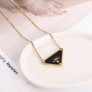 Sier Triangle Pendants Necklace Female Stainless Steel Couple Gold Chain Pendant Jewelry on the Neck Gift for Girlfriend Accessories