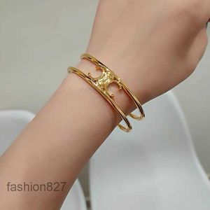 Triumphaler Erz mittelalterlicher Doppelschicht Offenes Armband für Frauen mit einem hohen UND-Design mit hohem und Nischendesign leichter Luxus-Stil vielseitig