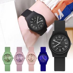 Orologi da polso studentessa al quarzo multicolore orologio a colori caramelle in pelle gemma ruvida per le scuole superiori b9w9