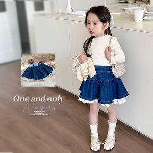 Spring Autumn 2024 Children Girl Swirts Signe di jeans coreano elastico in vita da bambino ragazza in pizzo orlo giovane ragazza girl gigre corte 240419