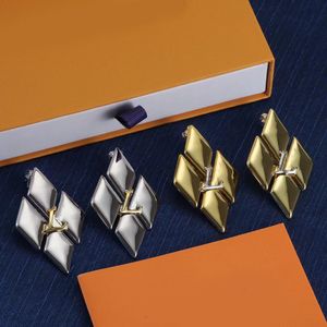 Altın ve Gümüş Titanyum Pırlanta Damızlık Küpe Marka Lüks Tasarımcı Küpeler Kadınlar için Sevgililer Günü Düğün Gelin Hediye Tasarımcı Takı