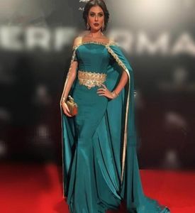 2017 New Hunter Green Satin Mermaid aftonklänningar Guldpärlade spetsklänningar med kappa Long Dubai Arabic Long Party Pageant7585466