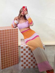 Podstawowe sukienki swobodne Y2K Knit Długie sukienki Kobiety Kontrast Kolor Bodycon Długie rękaw Sukienka Summer Summer Fall Casual Sexy Bohemian Sukienki Kobieta Q240430