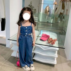 Roupas de roupas para meninas roupas de crianças 2024 verão coreano lavar jeans macio camisole colete cintura elástica pernas retas calças de duas peças Conjunto de duas peças