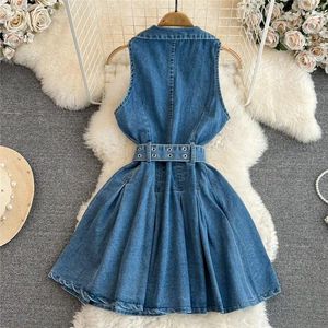 Vestidos casuais jeans jeans de verão francês estilos vintage mangas tanques com decote em vil de pescoço pendurado no pescoço A mini-jeans de jeans de jeans da linha fria para mulheres C024