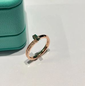 Anelli a forma T di alta qualità per donne Fashion Diamond Designer Ring Diamond Ring 18K Gold Ring Minimalist T1 Anelli coppia Anelli di fidanzamento Designer Jewelry 5 Style