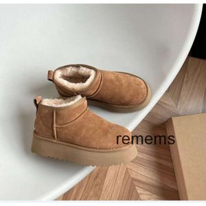 Womens Ultra Mini Chestnut في الكاحل الجوارب - أحذية ثلجية دافئة من الجلد الحقيقي مع تصميم منصة