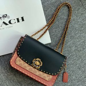 Omuz Çantaları 2023 Klasik Logo Perçinli Yılan Deseni Madison Küçük Kare Çanta Camellia Bir Crossbody Zinciri