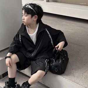 Roupas conjuntos crianças personalidade moda protetor solar 2024 meninos de verão bonitos shorts de manga curta respirável soltos Duas peças