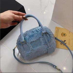 Мателасс боулинг -сумочка Lady Designer Bag Miui Сумка Crossbody Luxurys Evel Pochette Bag Womens Clutch Swork Mens Mense Meafy Makeup Makeup Mini Mini мешки 304